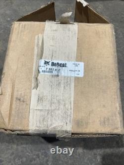 Genuine Bobcat SOLID MOUNT TRACK ROLLER, 7352427 Brand New